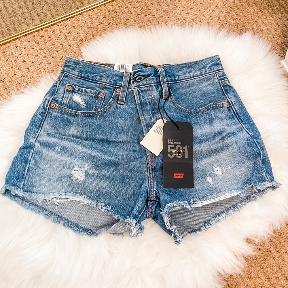 NWT Levi’s 501 Original High Waist Short - Size 27
